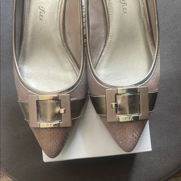 Anne Klein Taupe AK7MENI iflex Kitten Heels Women's 8 New In Box Classic y2k - Picture 3 of 9